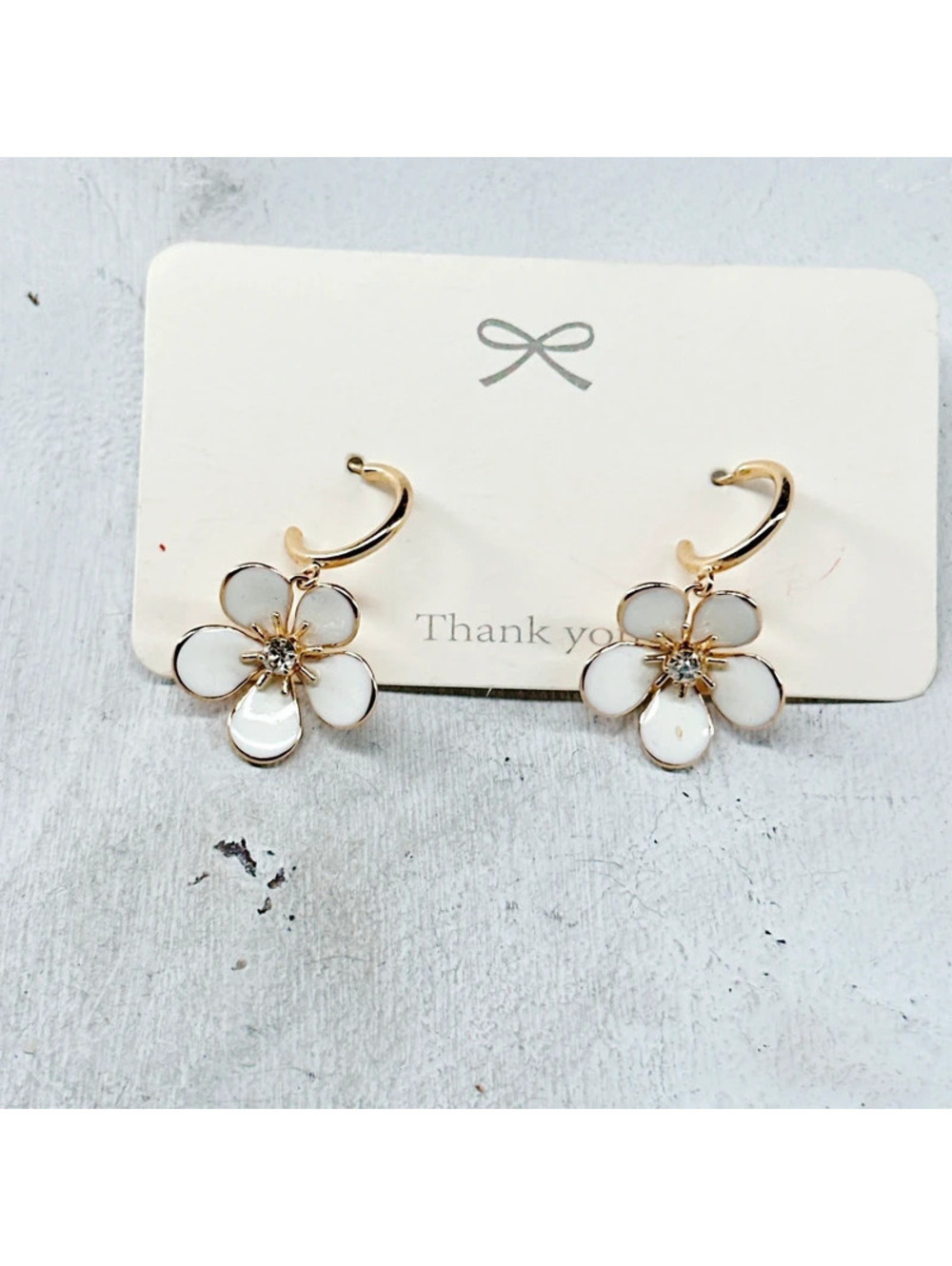 2537mc. Cream Floral Earrings Hoops